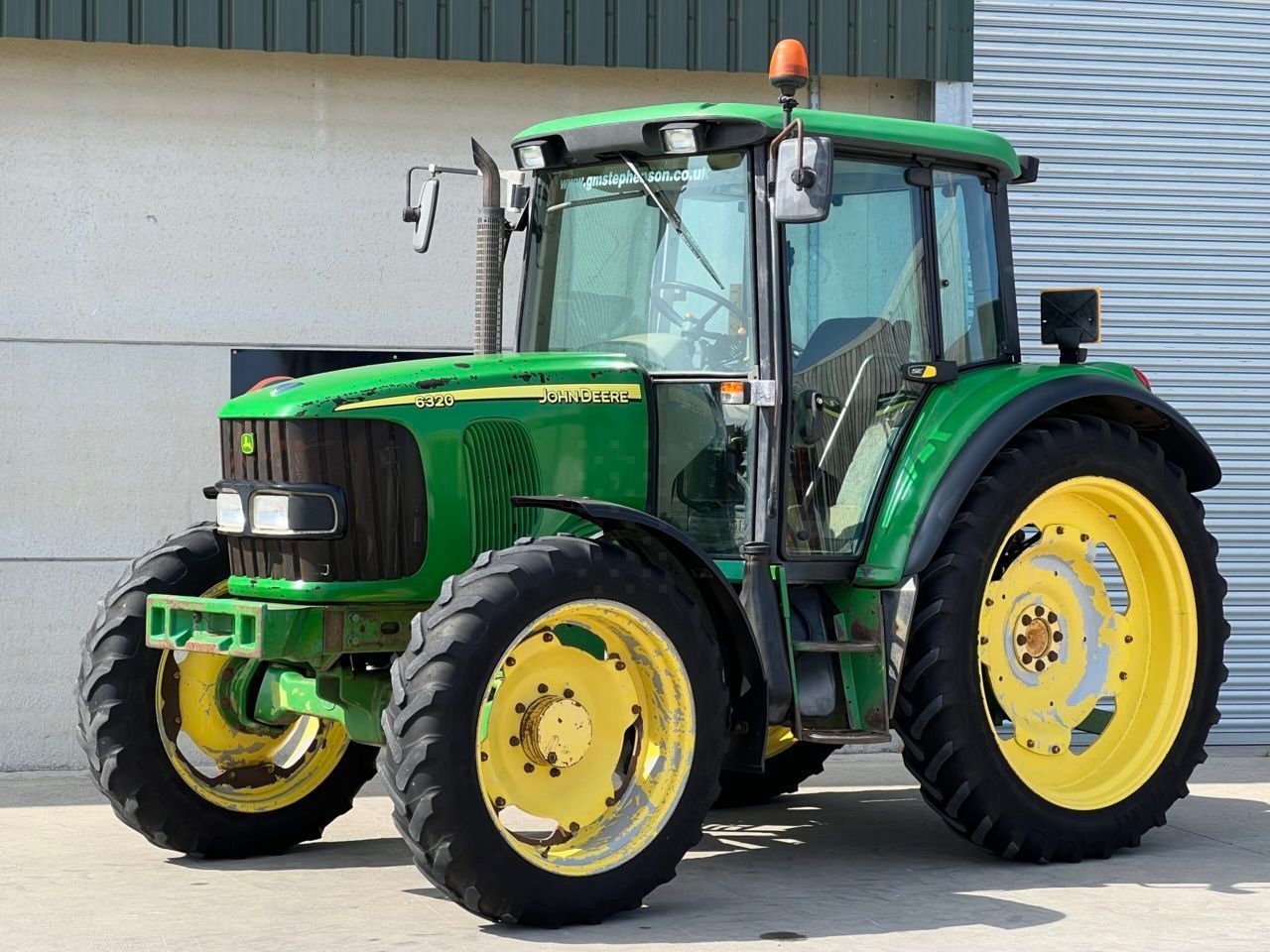 E-FARM: John Deere 6320 SE - Tracteur - id DJTDBHK - 23 414 € - Année: 2004 - Lecture du nombre d'heure: 9 729,Royaume-Uni