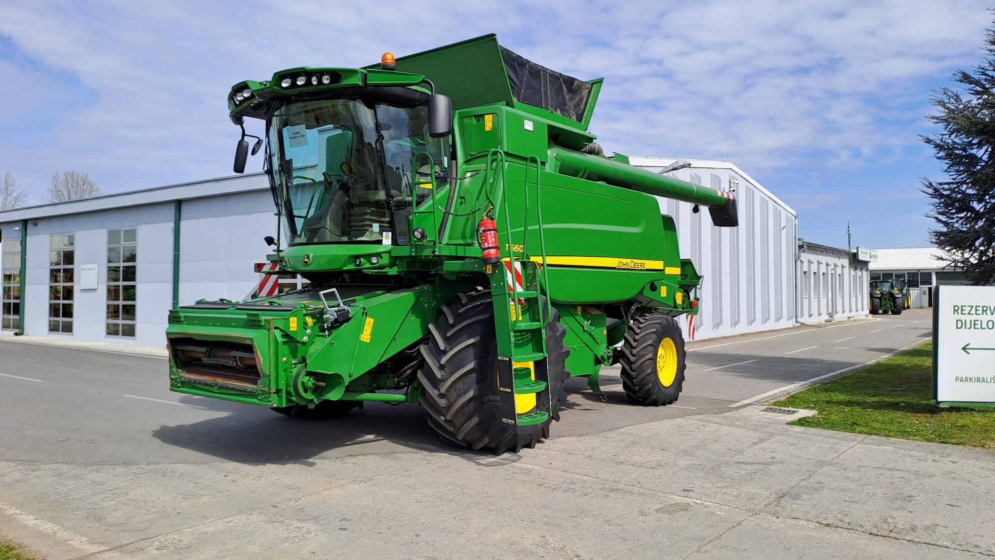 E-FARM: John Deere T 660 - Cosechadora - id CGTD5NX - 192.600 € - Año: 2017 - Horas: 2140,Potencia del motor: 387,Croacia
