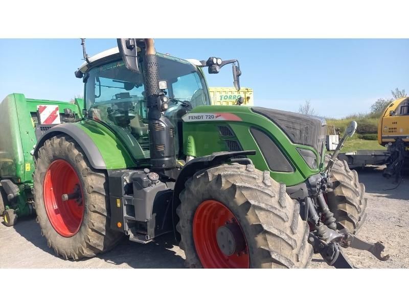 E-FARM: Fendt 720 Vario - Traktor - id LLLXB6W - 90.000 € - Baujahr: 2021 - Abgelesene Motorstunden: 8.090,Motorleistung (PS): 200,Frankreich