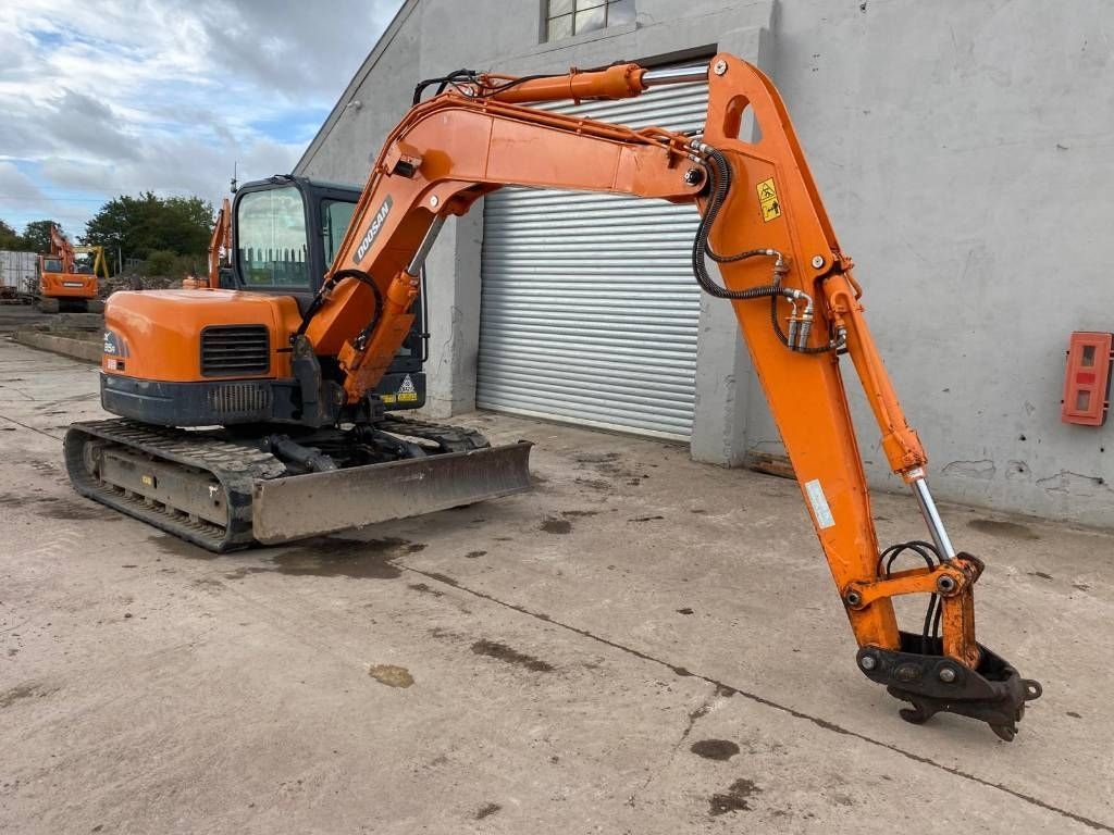 Doosan develon dx85r Mini excavadora  36.815 €
