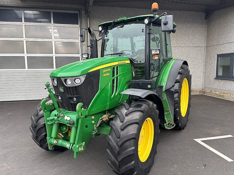 E-FARM: John Deere 6100 MC - Traktor - id QGHJMCR - 50.000 € - Baujahr: 2014 - Abgelesene Motorstunden: 3.979,Motorleistung (PS): 100,Deutschland