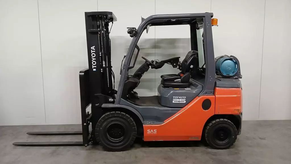TOYOTA 028fgf25 Вилочный погрузчик 19 900 €