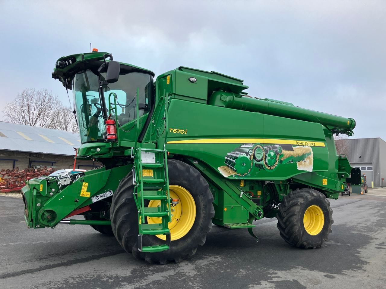 E-FARM: John Deere T670 - Mähdrescher - id A4JS6VU - 320.000 € - Baujahr: 2023 - Abgelesene Motorstunden: 215,Frankreich