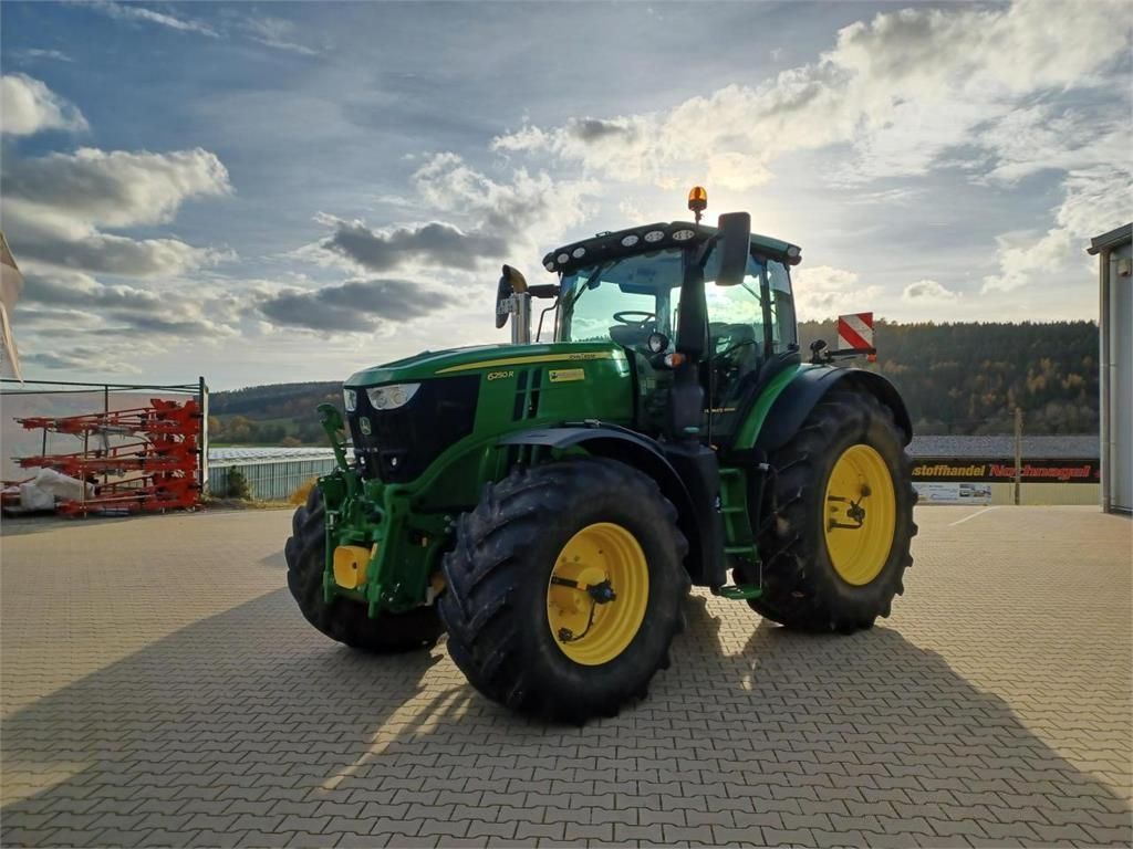 E-FARM: John Deere 6250R - Traktor - id 6TCA4Z3 - 171.000 € - Baujahr: 2021 - Abgelesene Motorstunden: 2.040,Motorleistung (PS): 300,Deutschland