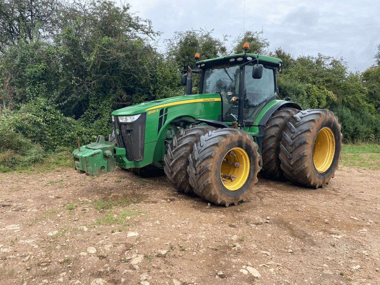 E-FARM: John Deere 8335 R - Traktor - id GGUWA1C - 94.000 € - Produktionsår: 2012 - Motortimer: 8.000,Motoreffekt (HP): 335,Frankrig