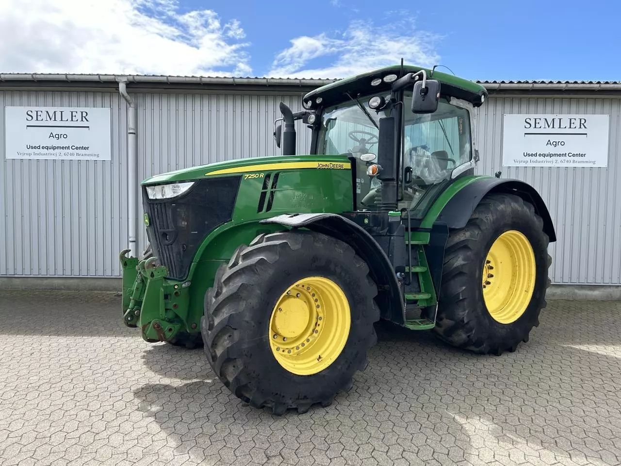 John Deere 7250R Tractor €66,291