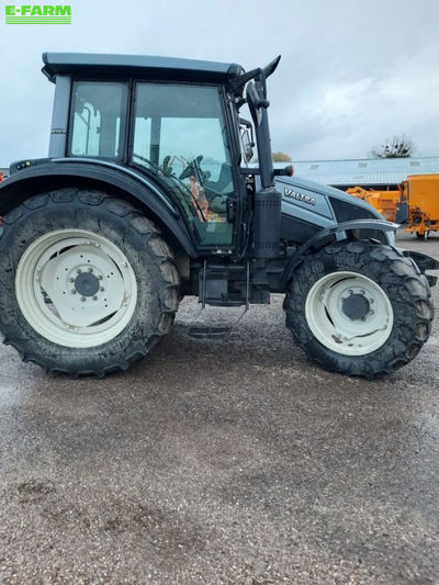 E-FARM: Valtra N103 - Tractor - id CTFYWZM - €41,000 - Year of construction: 2013 - Engine hours: 3,800,Engine power (HP): 100,France