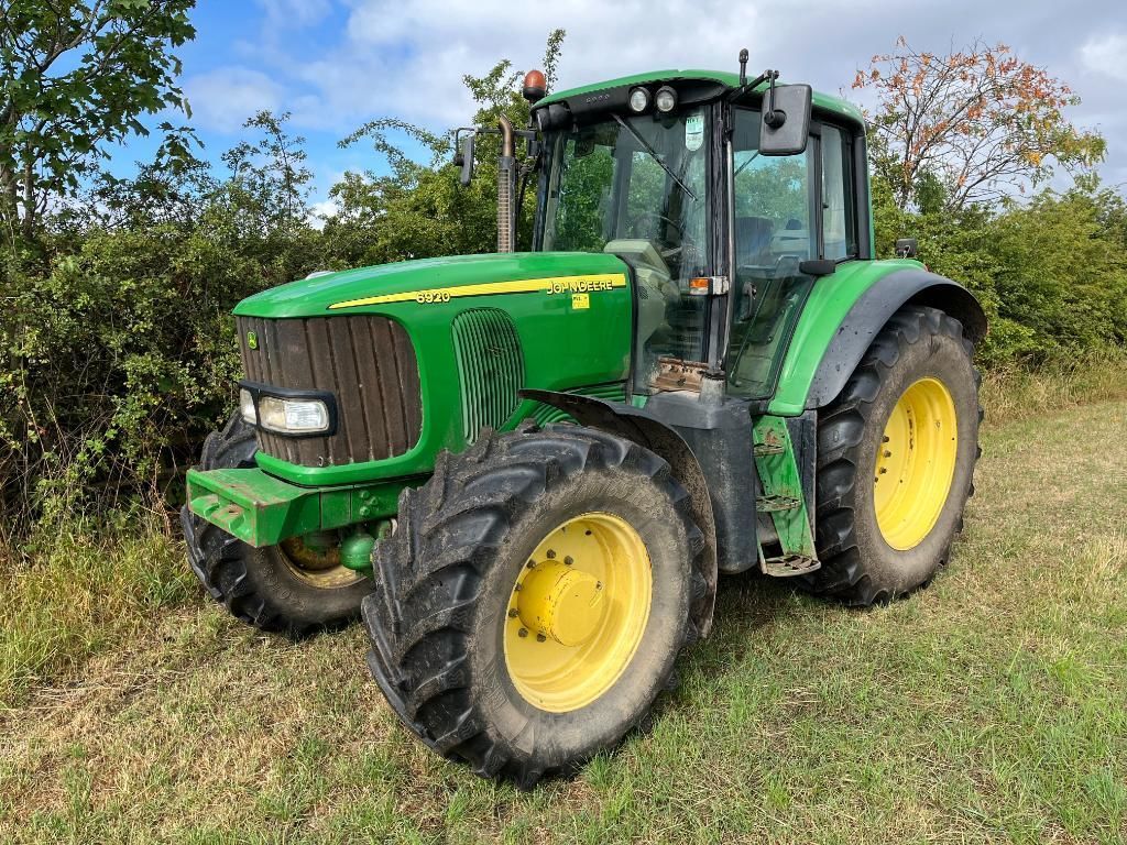 E-FARM: John Deere 6920 Premium - Traktor - id EA8REVL - 28.593 € - Produktionsår: 2006 - Motortimer: 11.200,Storbritanien
