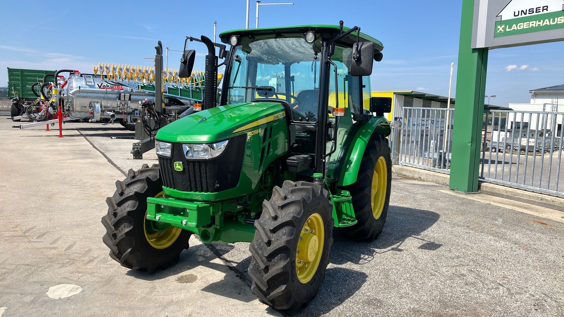 E-FARM: John Deere 5058 E - Traktor - id LPYRXHX - 35.475 € - Produktionsår: 2022 - Motortimer: 5,Motoreffekt (HP): 58,Østrig