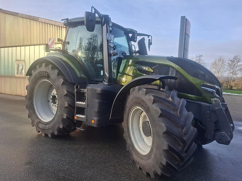 Valtra Q245 Tractor €195,000