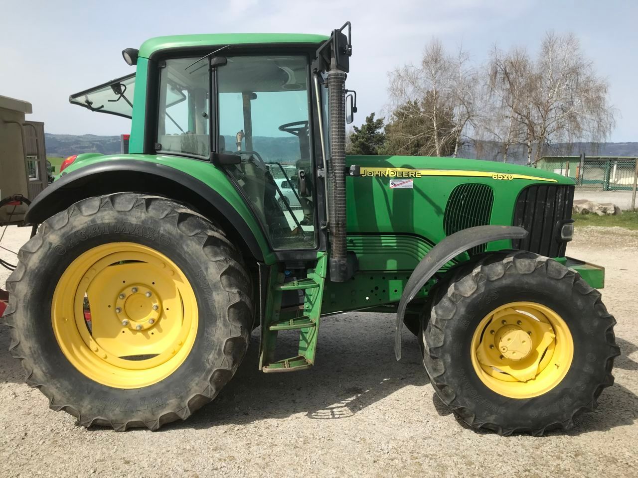 E-FARM: John Deere 6520 Premium - Traktor - id CF1MQNP - 25 000 € - Rok produkcji: 2002 - Motogodziny: 7850,Moc silnika: 115,Francja
