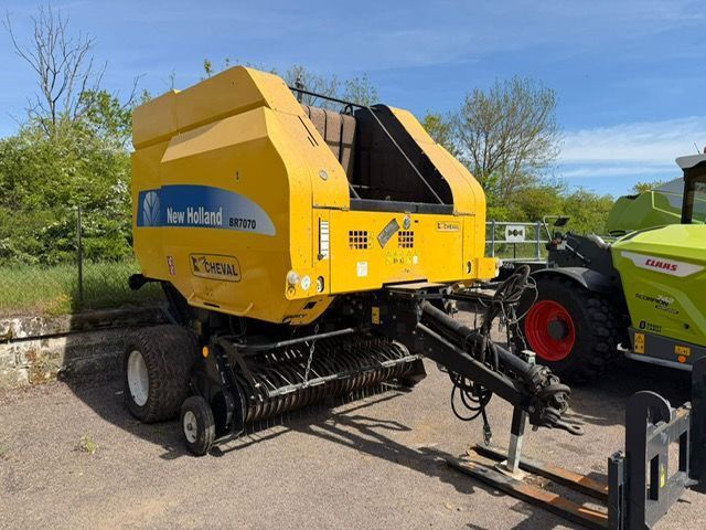 New Holland T 7070 Baler €7,000