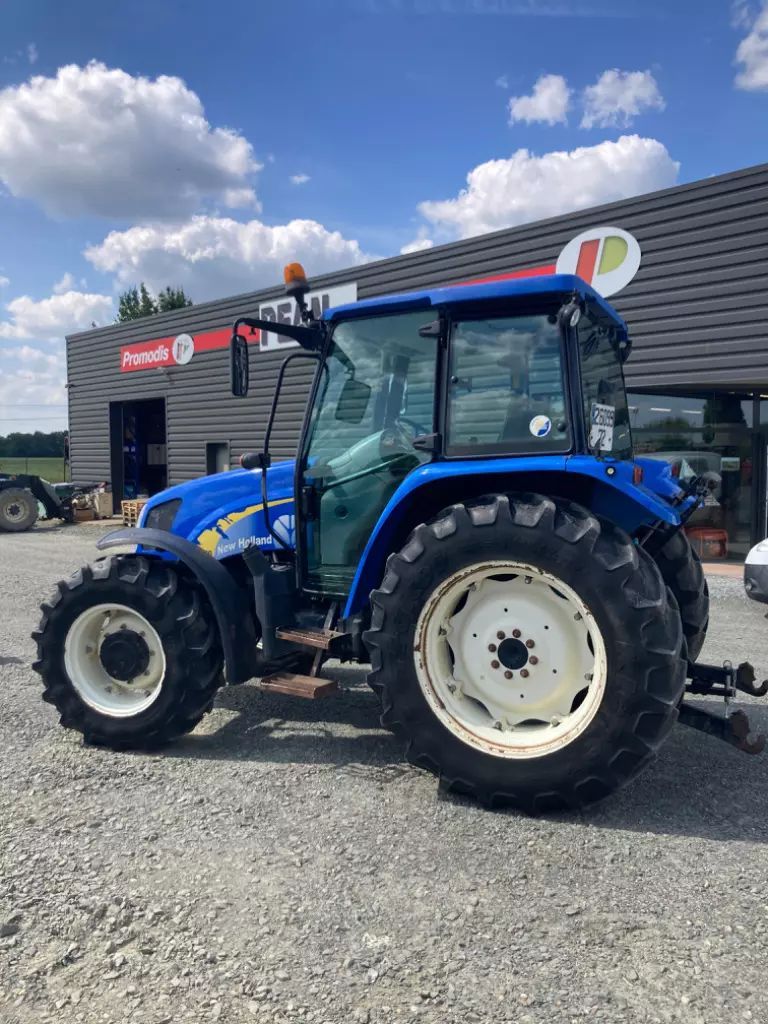 E-FARM: New Holland T5050 - Tracteur - id X73TMFG - 33 000 € - Année: 2011 - France