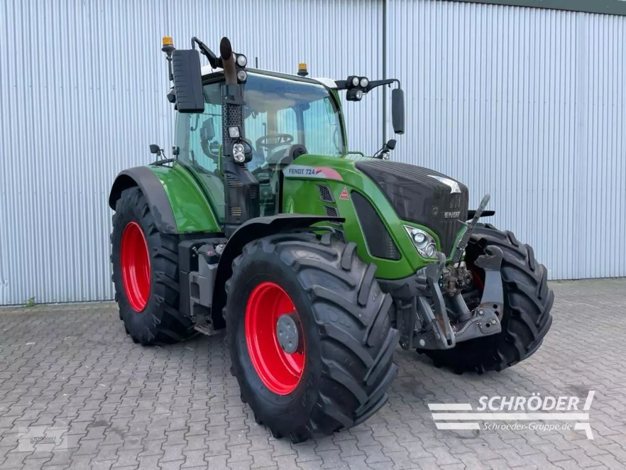 E-FARM: Fendt 724 Vario Profi+ - Traktor - id WXHSAKR - 79.885 € - Baujahr: 2017 - Abgelesene Motorstunden: 8.931,Motorleistung (PS): 238,Deutschland