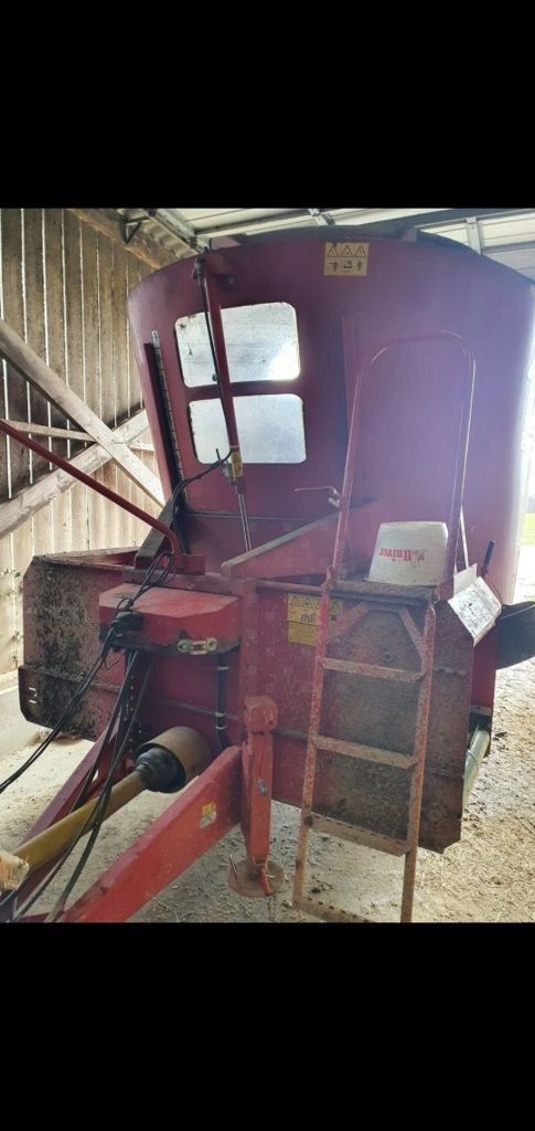 E-FARM: TRIOLIET Solomix 1-1000 - Mixer feeder - id TIKJUVB - €8,900 - Year of construction: 2008 - France