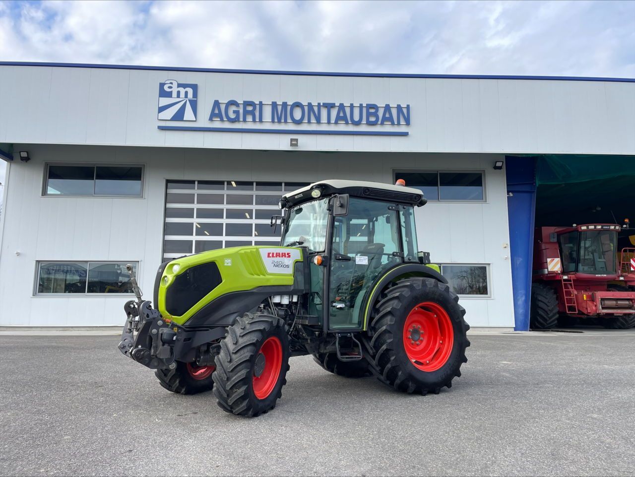 E-FARM: Claas Nexos 240 F - Tractor - id SWFTICY - €45,002 - Year of construction: 2022 - Engine hours: 2,049,Engine power (HP): 100,France