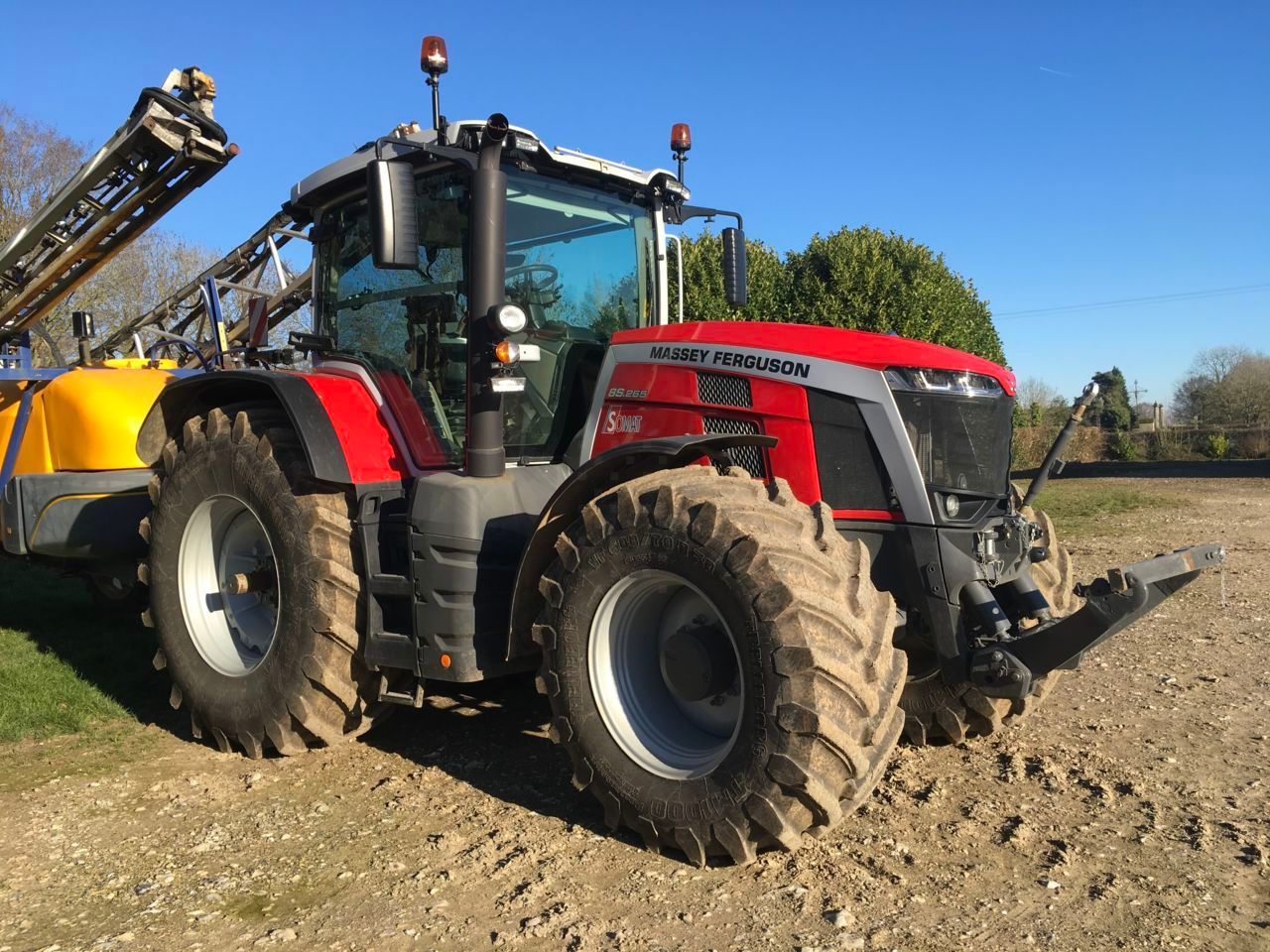 E-FARM: Massey Ferguson 8S.265 Exclusive - Traktor - id U6RU1HP - 135.000 € - Baujahr: 2021 - Abgelesene Motorstunden: 650,Motorleistung (PS): 265,Frankreich