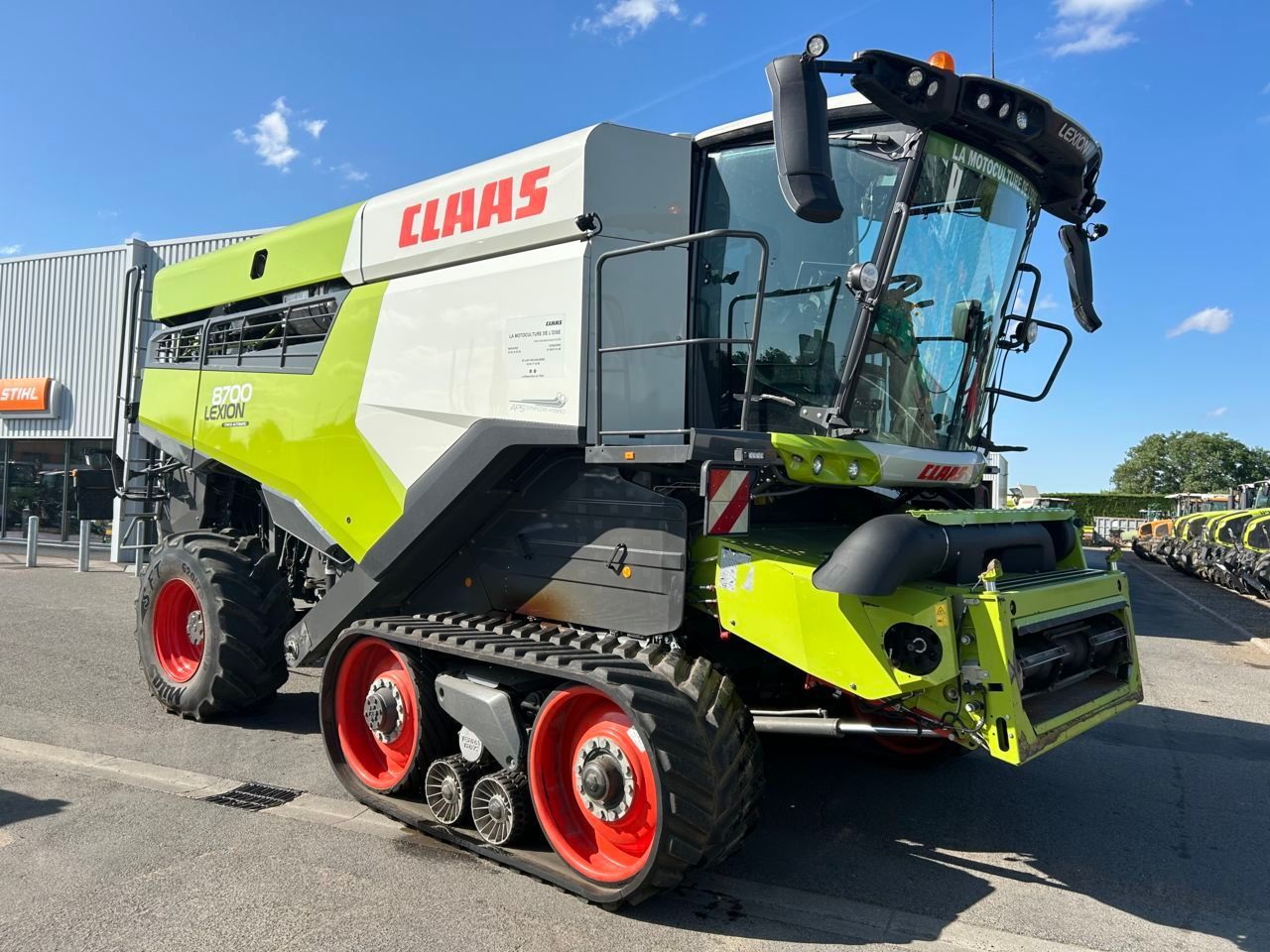 E-FARM: Claas Lexion 8700 - Moissoneuse-batteuse - id 6GLIECE - 389 000 € - Année: 2022 - Lecture du nombre d'heure: 1 216,Puissance du moteur (chevaux): 625,France