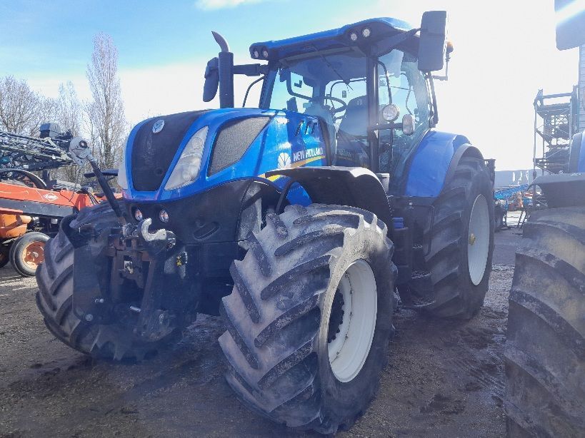 New Holland T7.230 AC Tractor €83,000