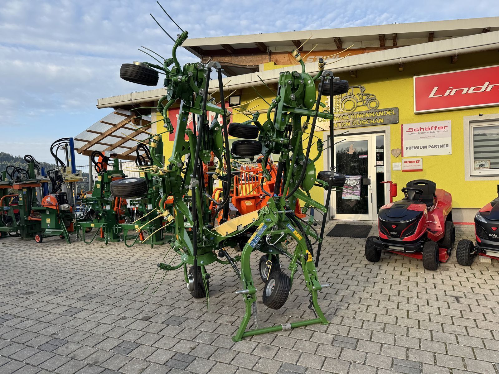 Krone Vendro 820 Highland Tedder