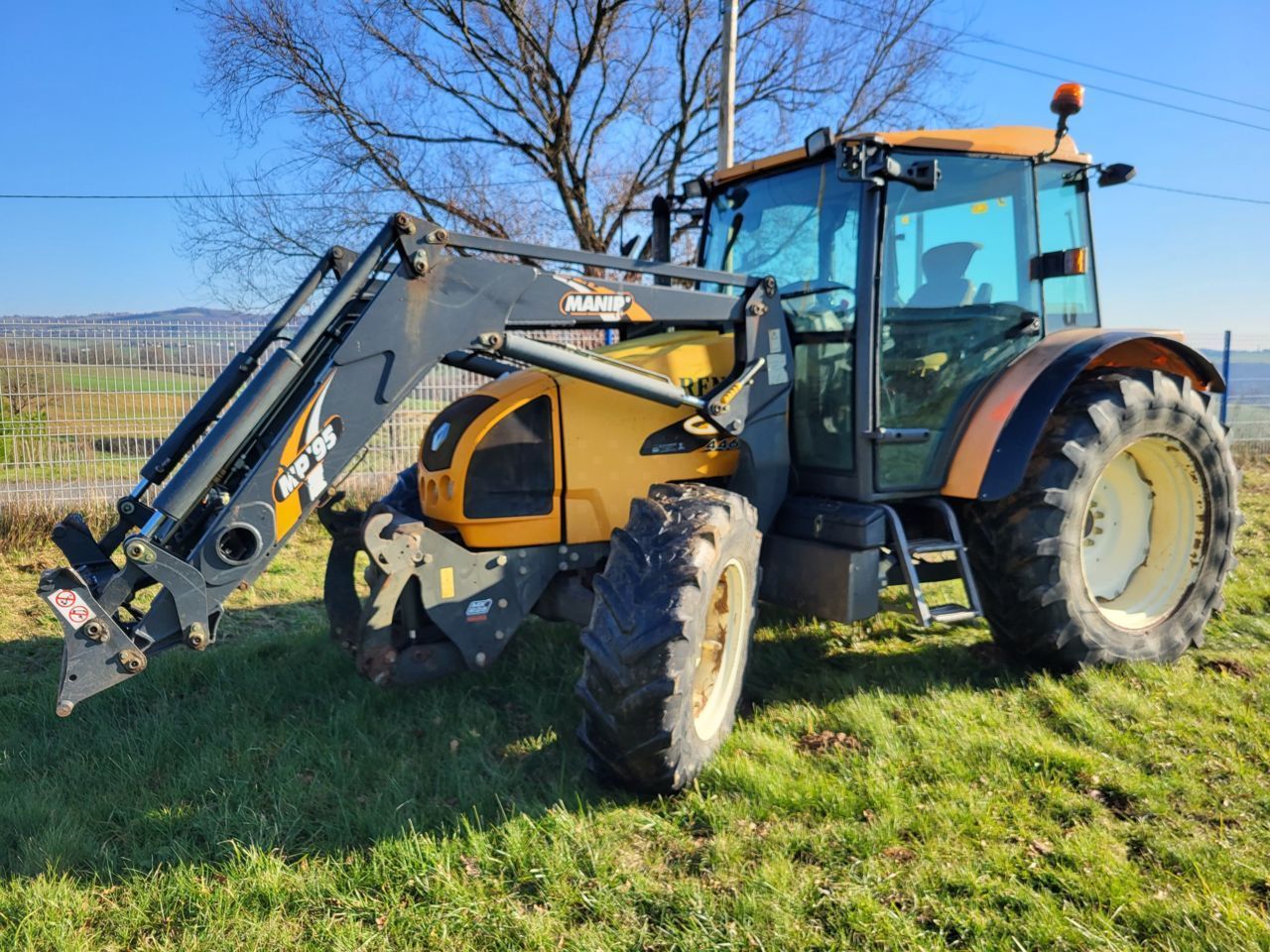 E-FARM: Renault celtis 446 rx - Tracteur - id LABJDFZ - 24 995 € - Année: 2004 - Lecture du nombre d'heure: 6 585,Puissance du moteur (chevaux): 92,France