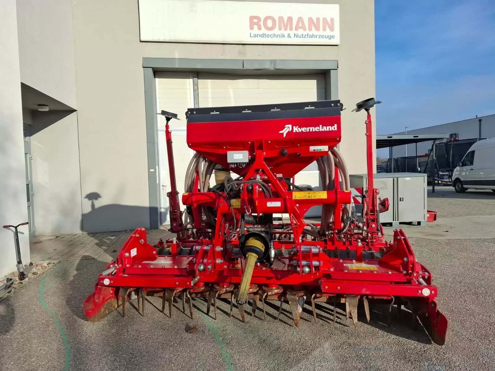 Kverneland saterra 1030 + h serie Σπάρτικη μηχανή