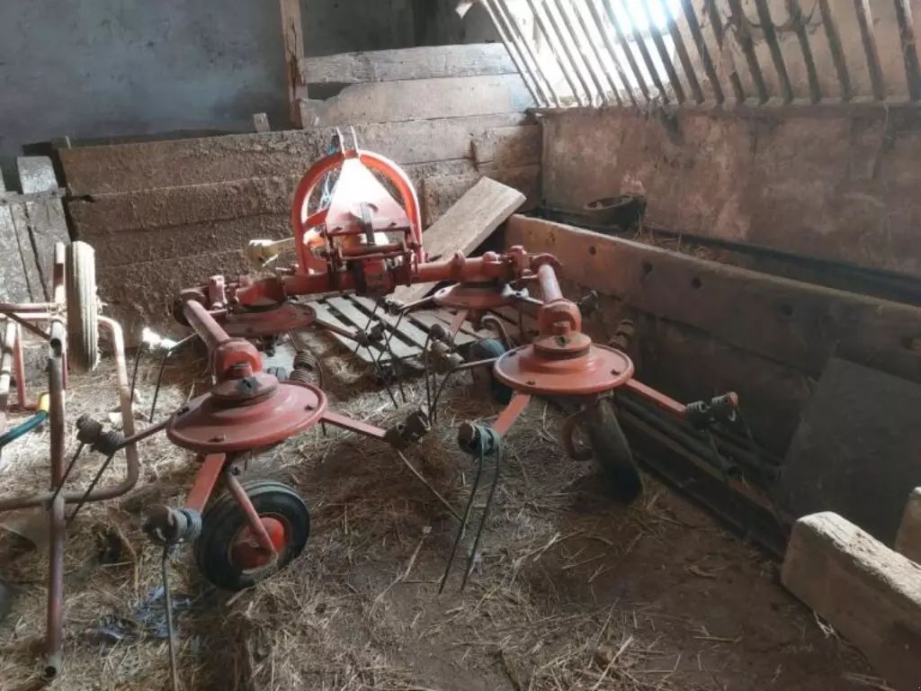 E-FARM: Kuhn gf 440 p - Kreiselheuer - id 8MZMBJL - Baujahr: 2000 - Frankreich