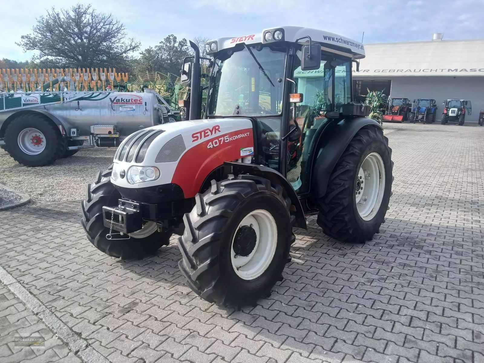 E-FARM: Steyr 4075 Kompakt Komfort - Traktor - id RPGKQ6A - 29.115 € - Baujahr: 2010 - Abgelesene Motorstunden: 5.337,Motorleistung (PS): 77,Österreich