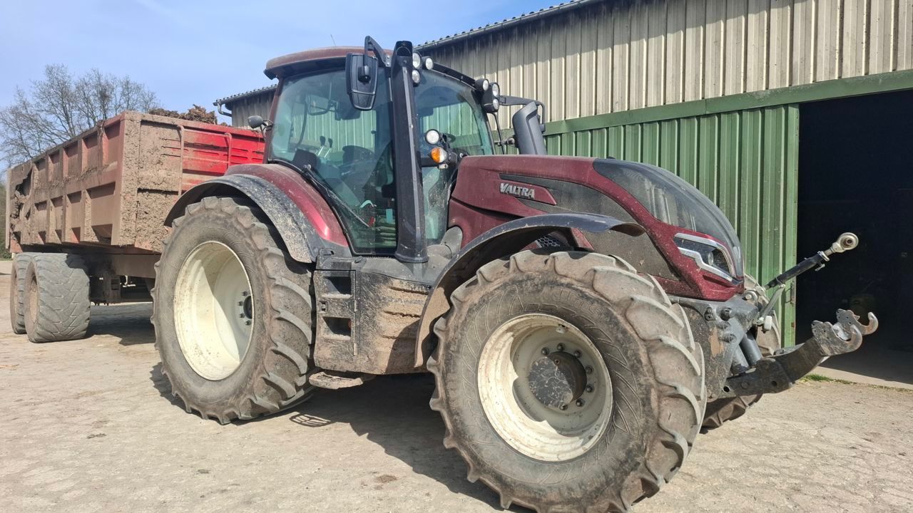 Valtra T 215 Трактор 102 500 €