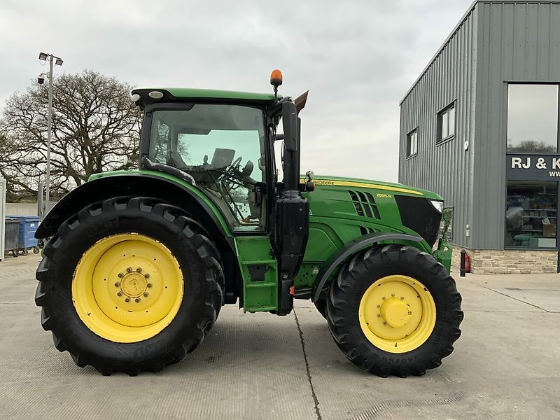 E-FARM: John Deere 6195 R - Traktor - id XKMKQBV - 51.374 € - Baujahr: 2018 - Abgelesene Motorstunden: 12.910,Motorleistung (PS): 182,Vereinigtes Königreich