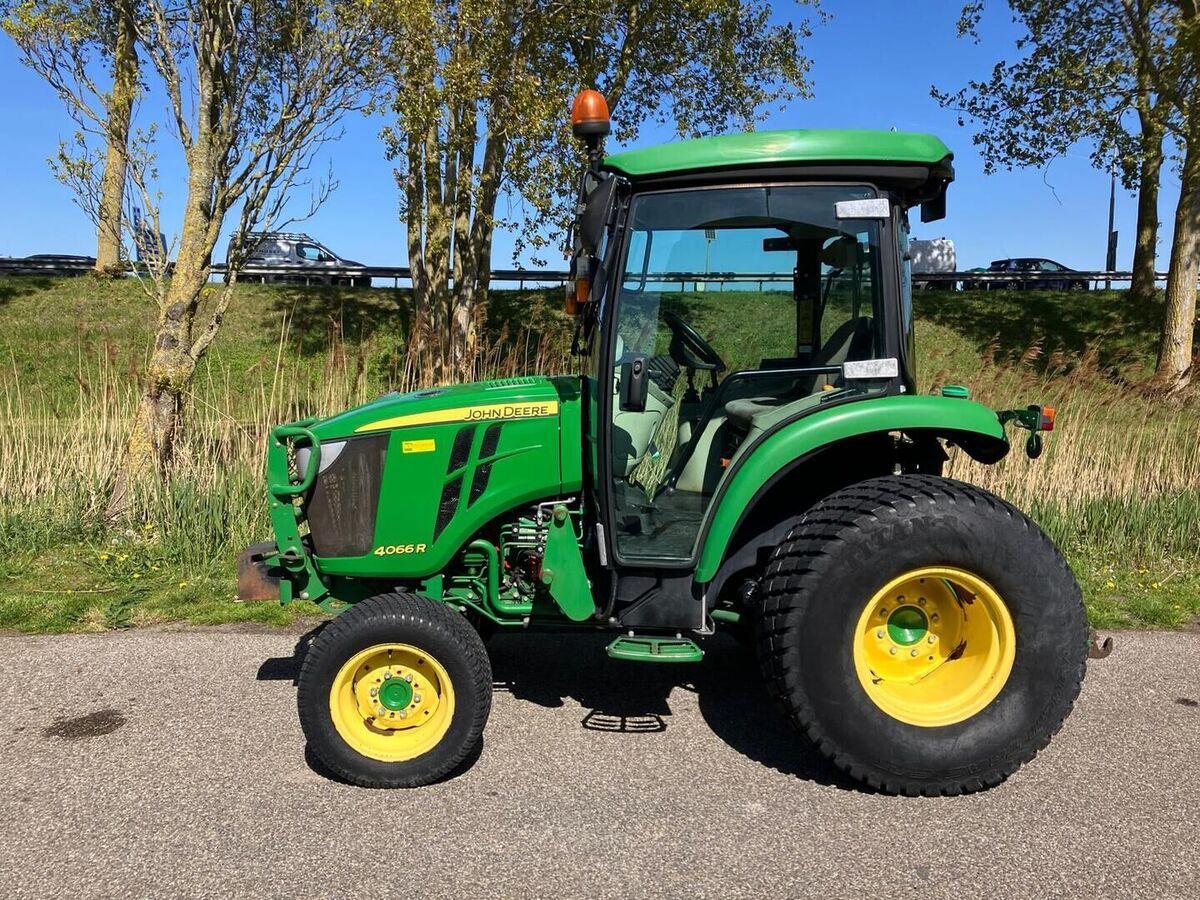 John Deere 4066 R Tracteur