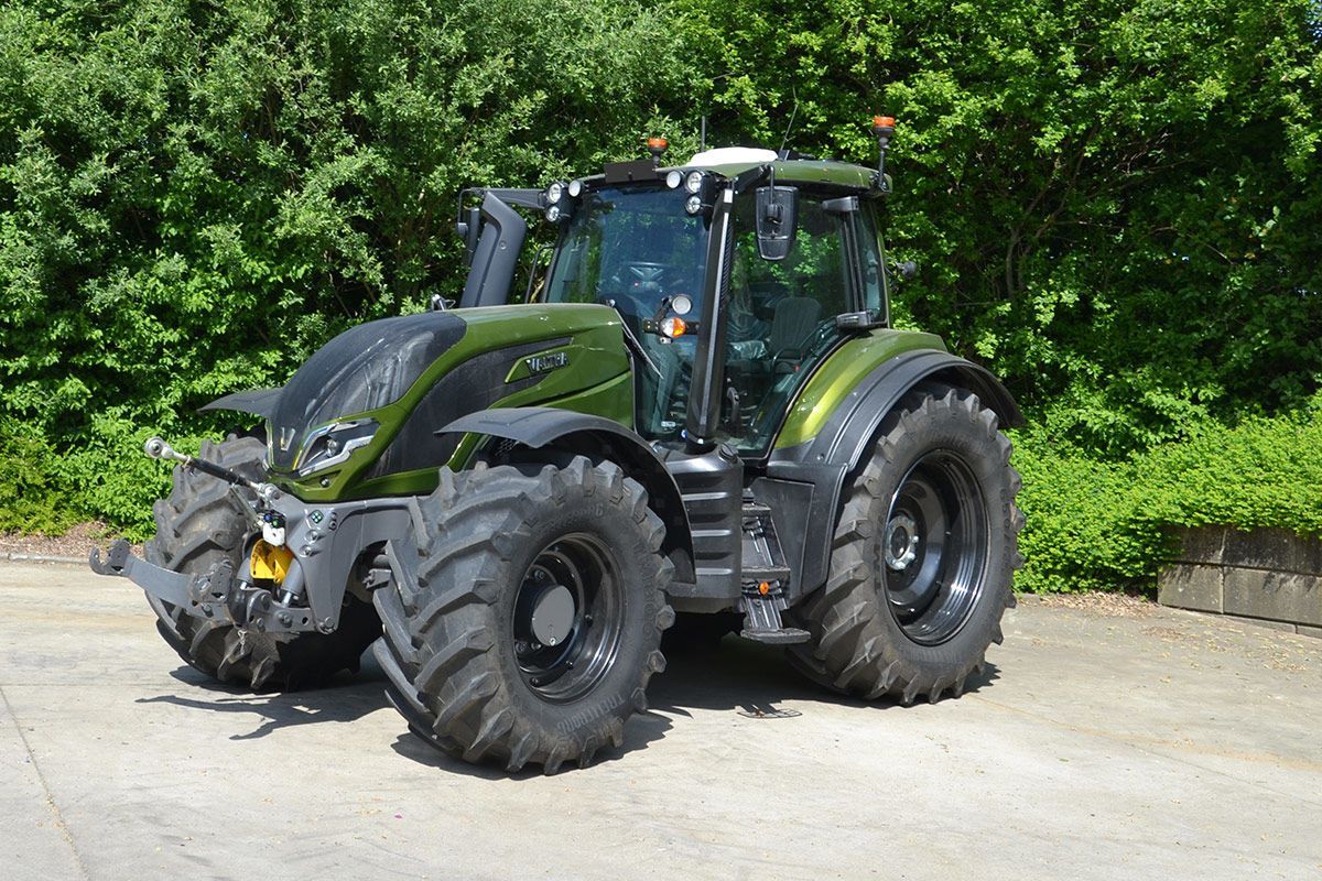 E-FARM: Valtra T195 Active - Traktor - id 85JKS5G - 135.000 € - Baujahr: 2024 - Abgelesene Motorstunden: 800,Belgien