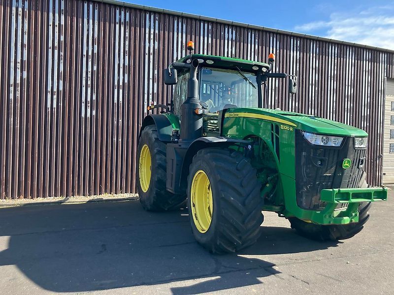 John Deere 8320 R Traktor 159.935 €