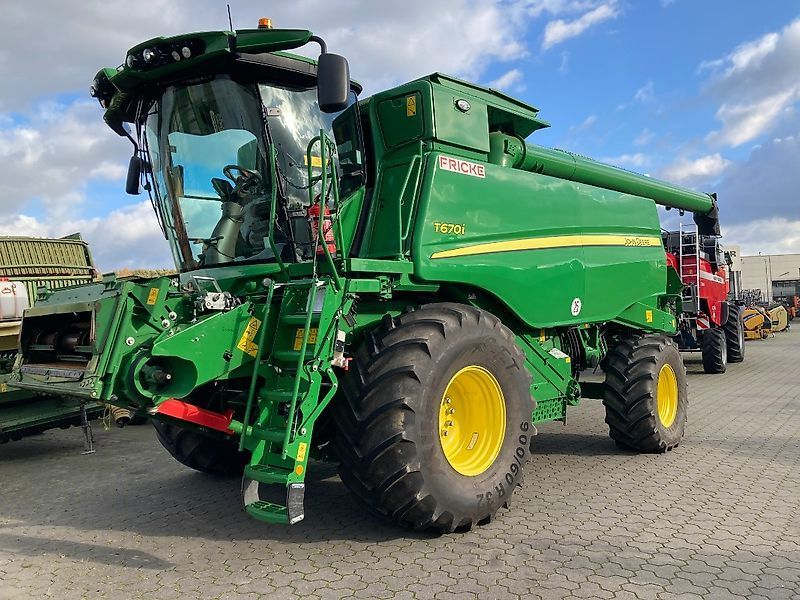 John Deere T 670 Combine harvester €219,500