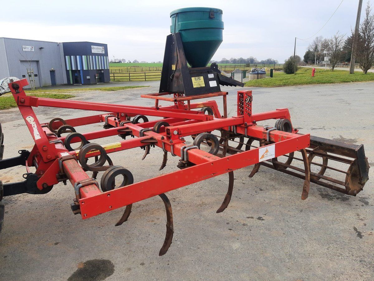 E-FARM: Quivogne cl 35 - Cultivador - id 8QDIDPV - 3500 € - Año: 2004 - Francia