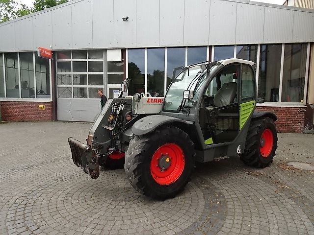 E-FARM: Claas 6030 - Ładowacz teleskopowy - id 8YM7HCD - 38 000 € - Rok produkcji: 2016 - Motogodziny: 5992,Moc silnika: 122,Niemcy