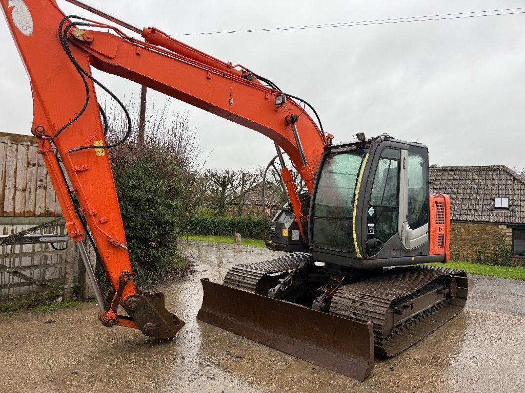 Hitachi zx 135 us bl-3 Crawler excavator €27,617