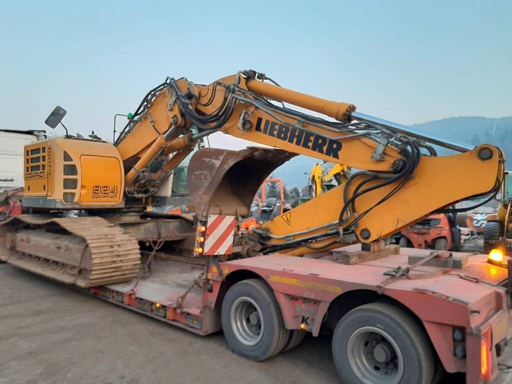Liebherr r 924 b litronic Crawler excavator €40,127