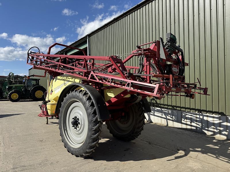 E-FARM: Hardi NAVIGATOR 3000 - Pulverizador - id HYSTPDL - 11.014 € - Año: 2010 - Reino Unido