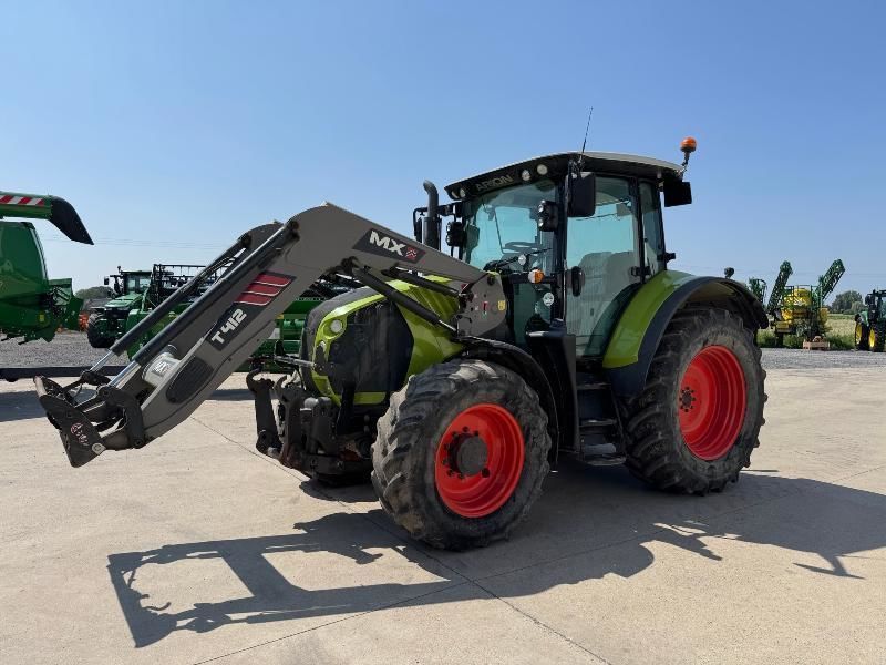 E-FARM: Claas Trion 520 - Tractor - id CIPKJLQ - €55,000 - Year of construction: 2013 - Engine hours: 5,010,Engine power (HP): 125,France