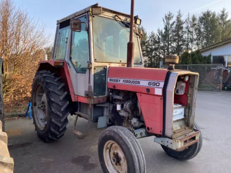 Massey Ferguson 690 Traktor