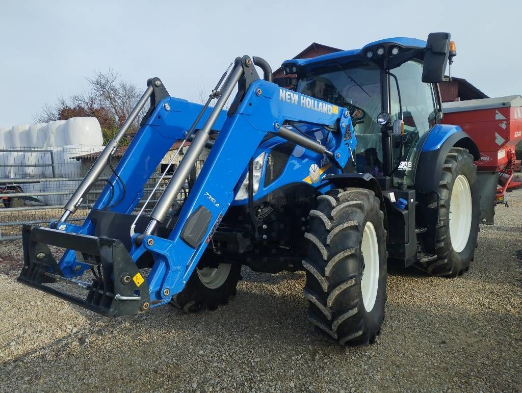 E-FARM: New Holland T6.145 - Tractor - id XKKFFXR - €75,000 - Year of construction: 2023 - Engine hours: 800,Engine power (HP): 145,France