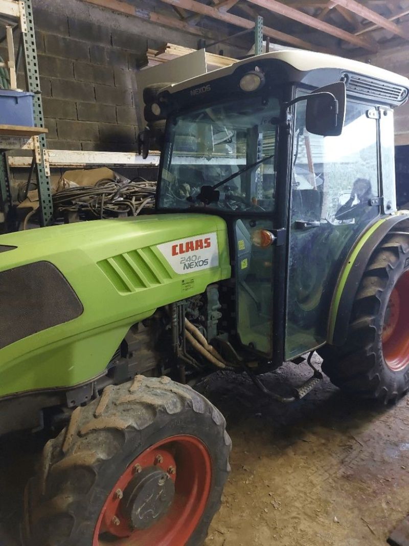 E-FARM: Claas Nexos 240 F - Tracteur - id ZZKMFCQ - 26 000 € - Année: 2012 - Lecture du nombre d'heure: 4 000,Puissance du moteur (chevaux): 102,France