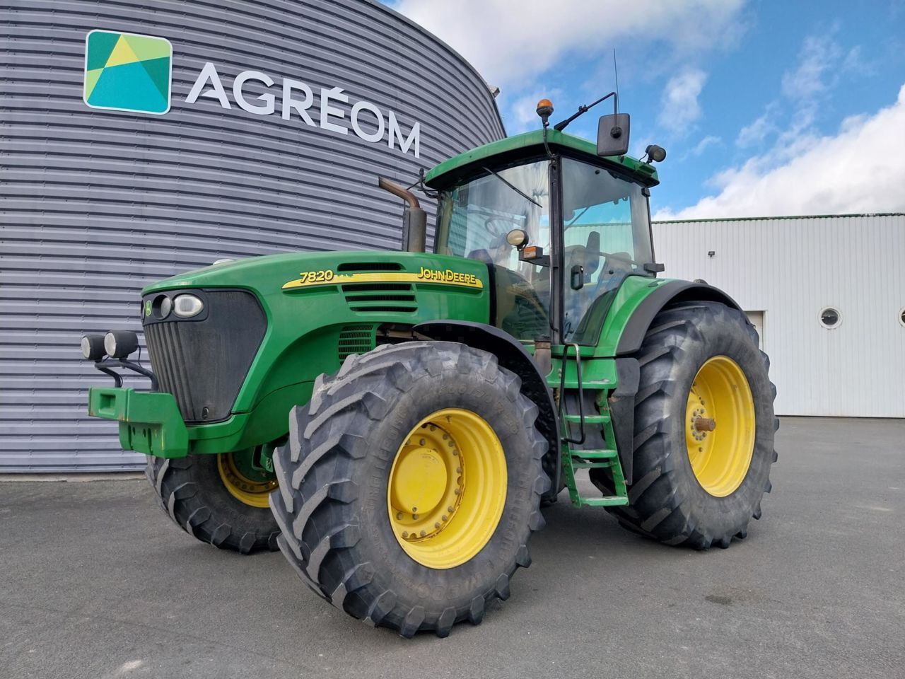E-FARM: John Deere 7820 - Tracteur - id 8DSRIQS - Année: 2005 - Lecture du nombre d'heure: 9 220,Puissance du moteur (chevaux): 192,France