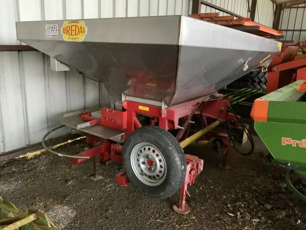 E-FARM: Bredal b2ml - Fertiliser spreader - id YZYPQ1D - €7,500 - Year of construction: 2002 - France