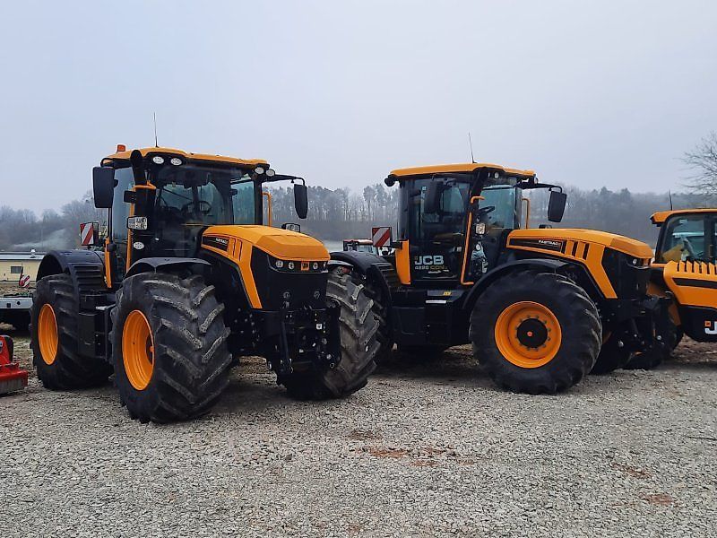 JCB Fastrac 4220 iCON Tractor €167,500
