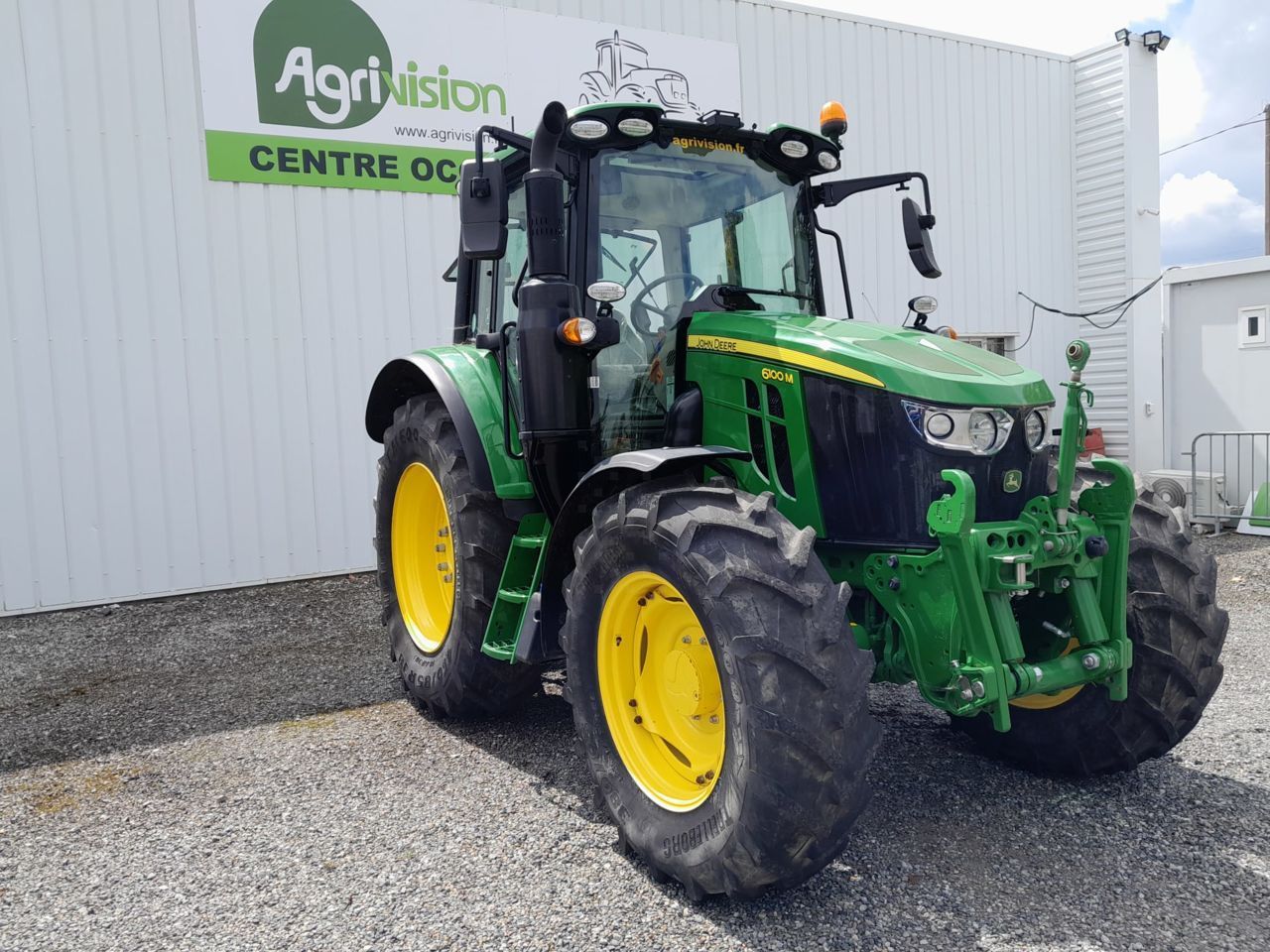E-FARM: John Deere 6100 M - Tractor - id Q4FEPGM - €78,000 - Year of construction: 2020 - Engine hours: 602,Engine power (HP): 100,France