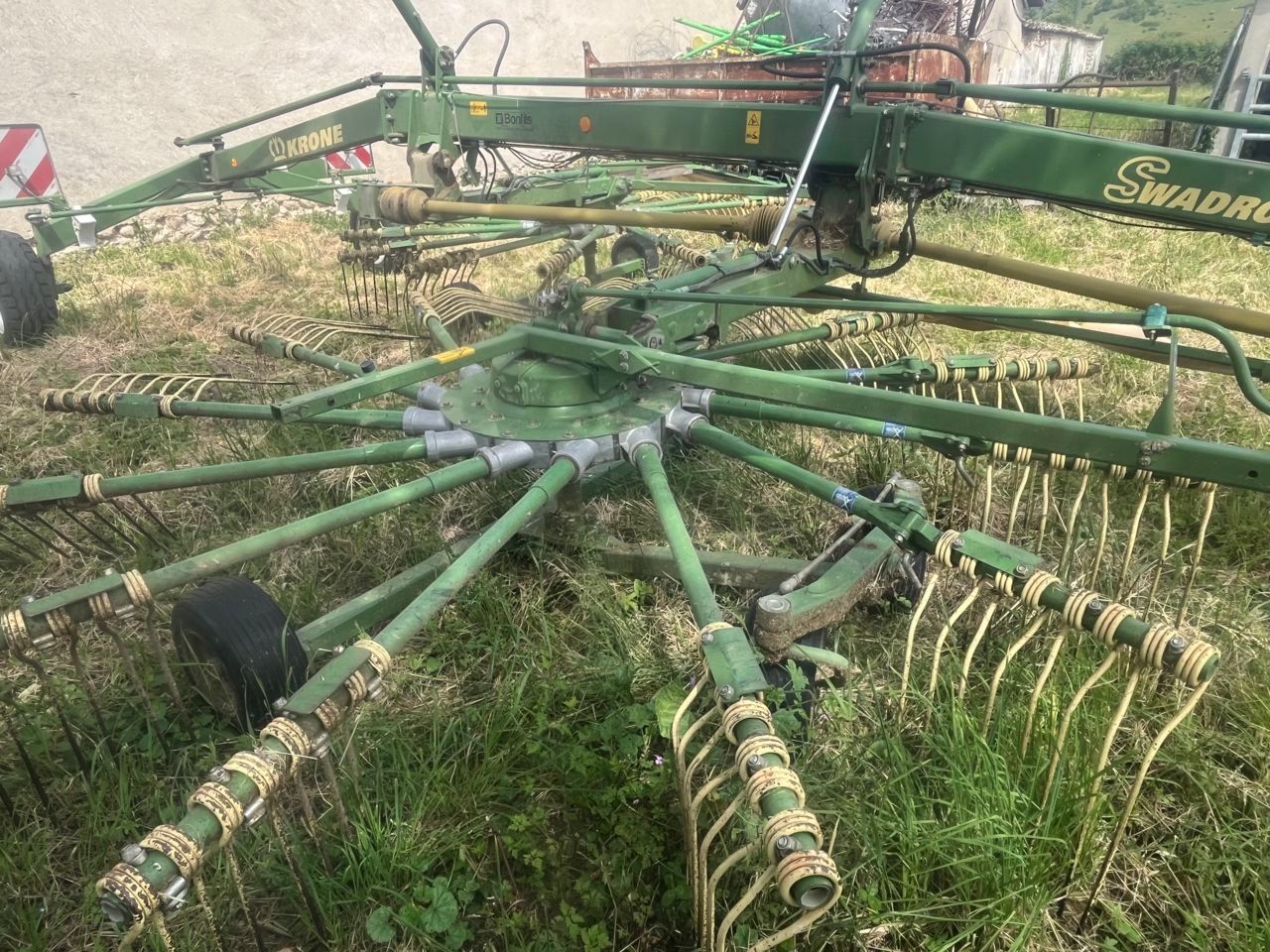 E-FARM: Krone Swadro 810 - Kreiselheuer - id QBIXGLH - 7.500 € - Baujahr: 2013 - Frankreich