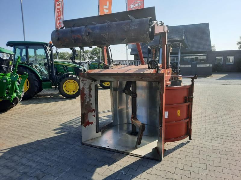E-FARM: steverding landmaschinen gmbh ffmds 1500 - Silage cutter and feeder - id E9CMC6L - €12,200 - Year of construction: 2009 - Germany