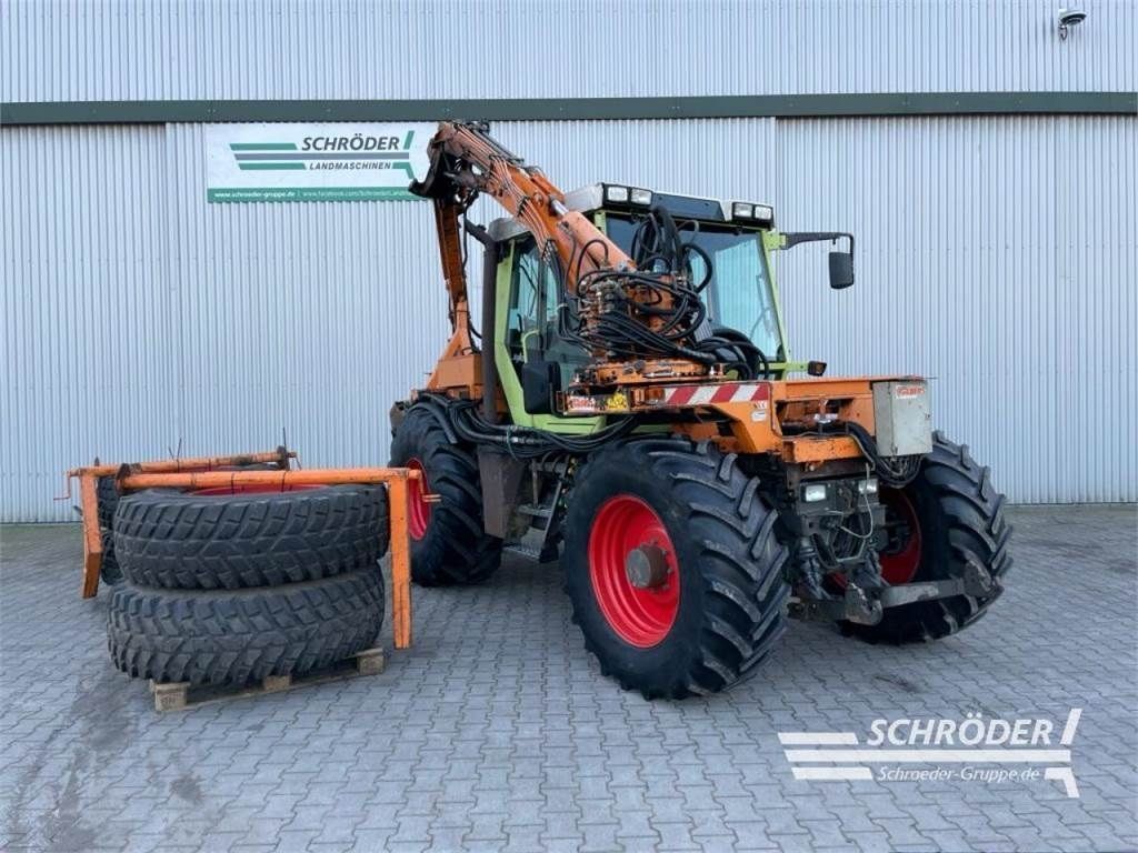 E-FARM: Fendt Xylon 524 - Tracteur - id ZRFJ6BQ - 39 885 € - Année: 2004 - Lecture du nombre d'heure: 12 139,Puissance du moteur (chevaux): 140,Allemagne